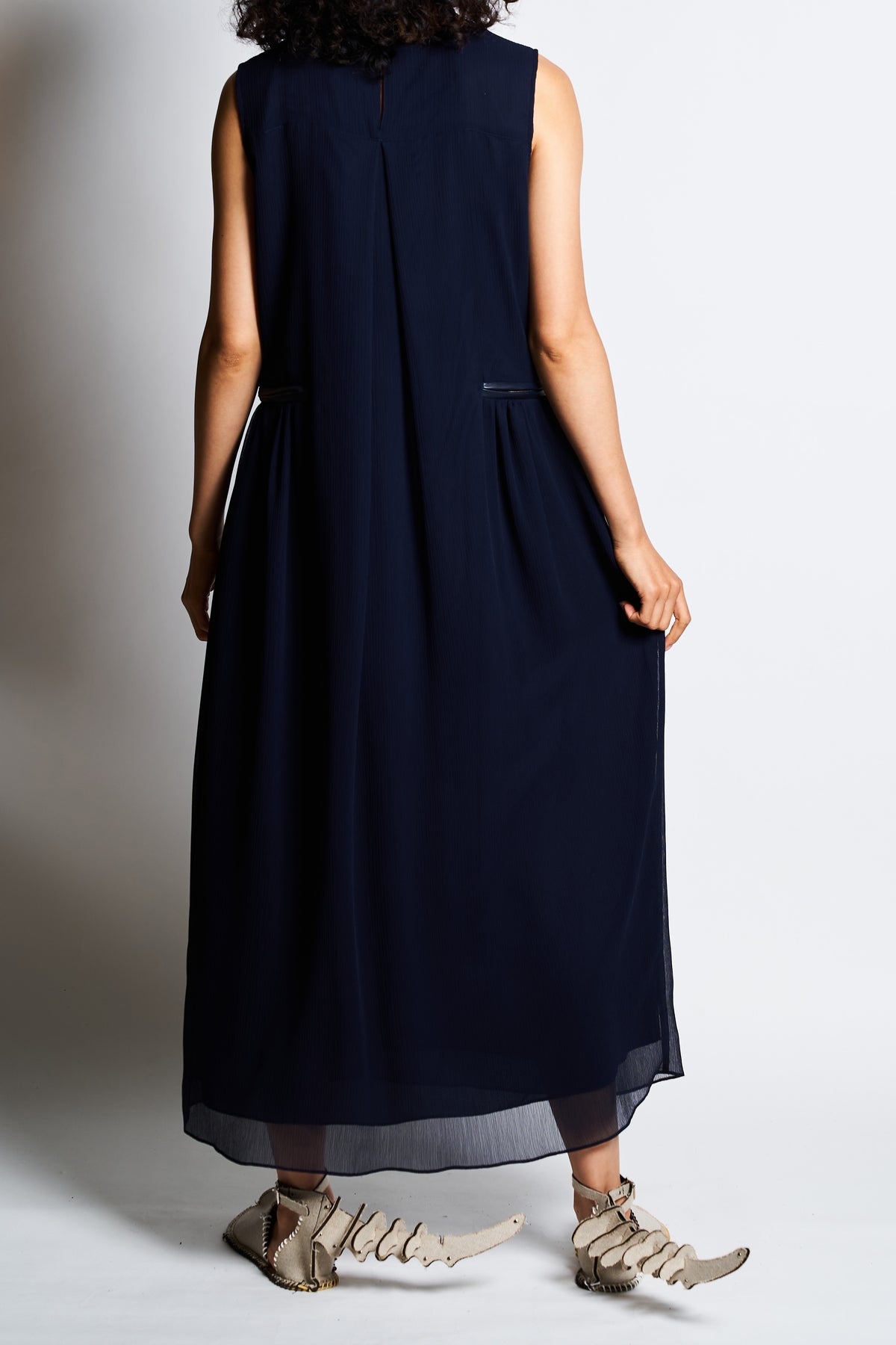 Gather pocket crape dress