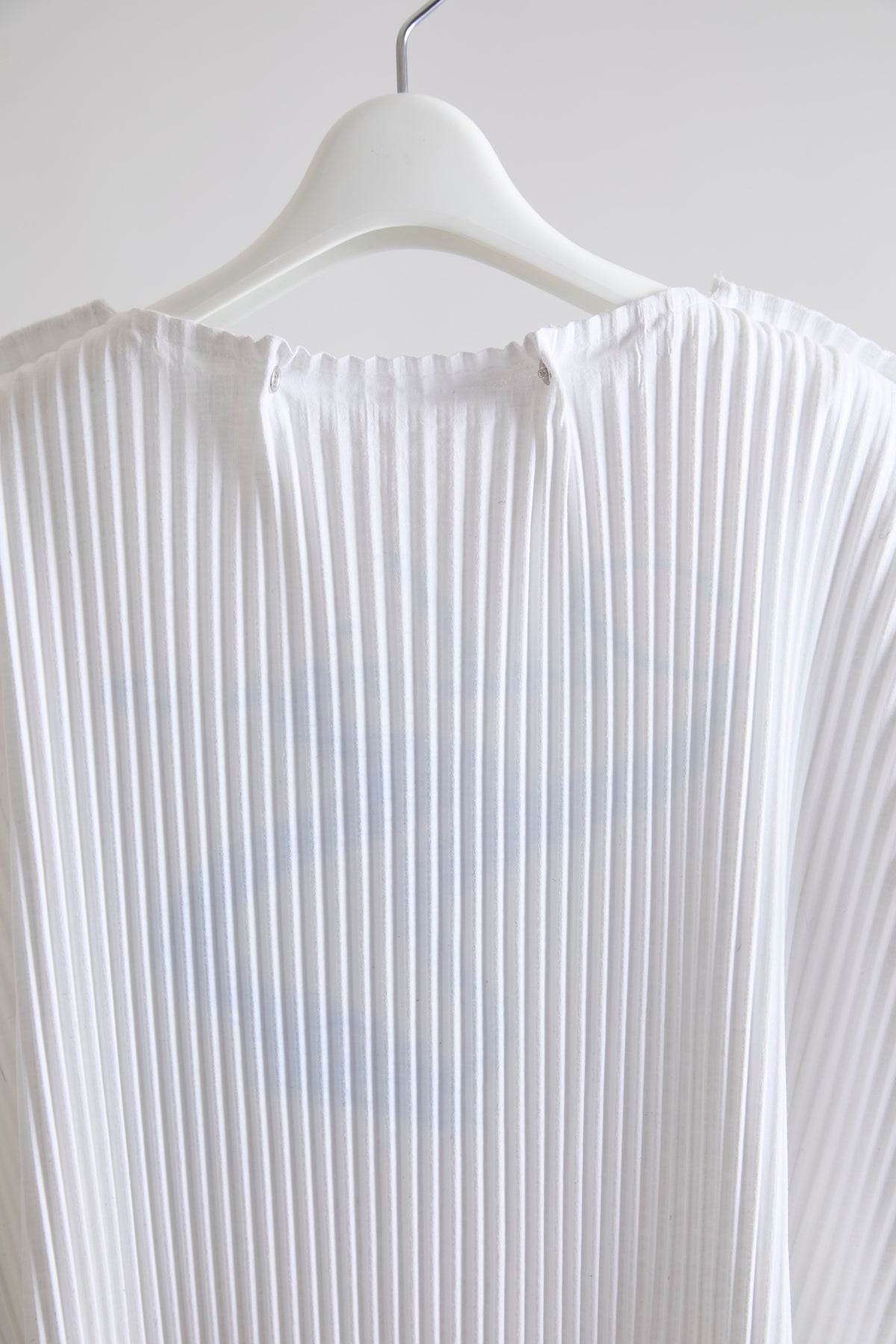 Graphic Pleats T-shirt (Large)