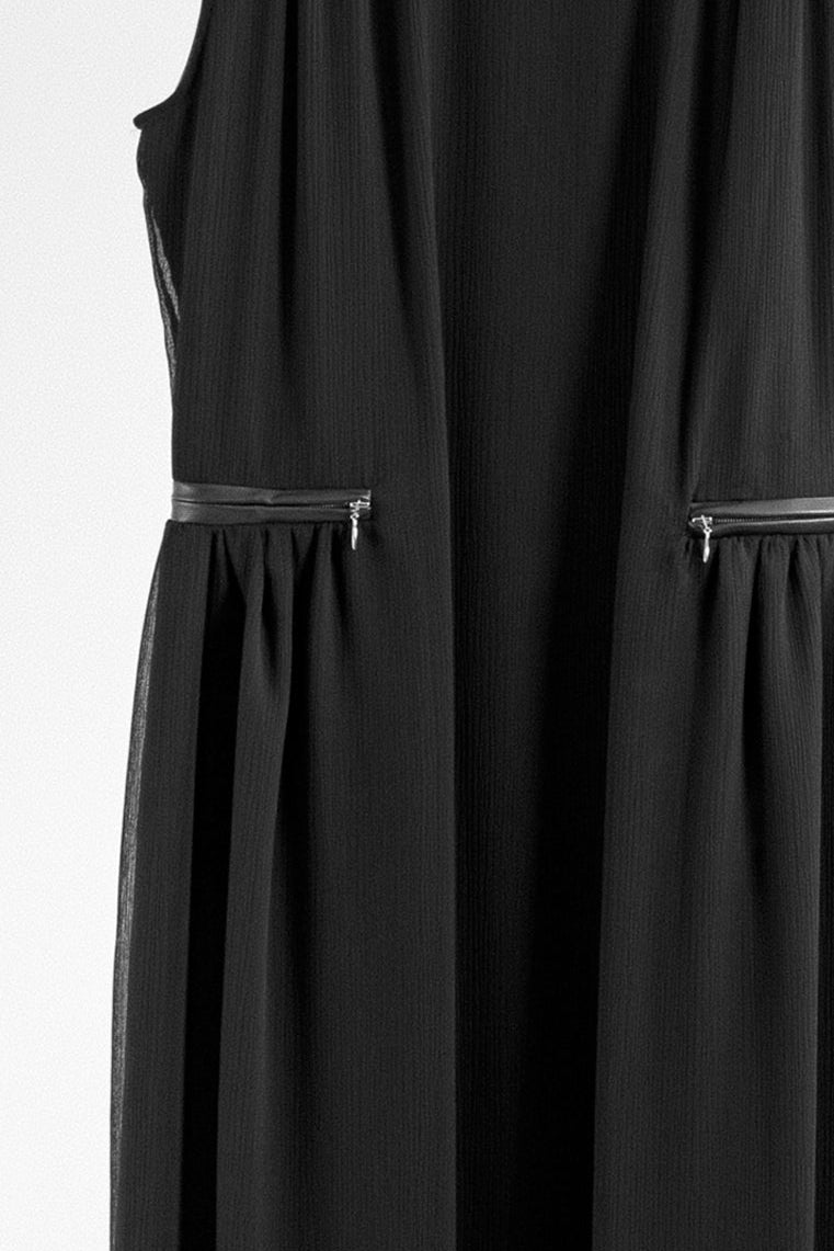 Gather pocket crape dress