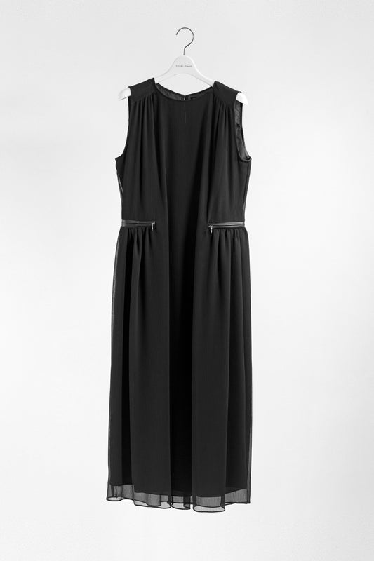 Gather pocket crape dress