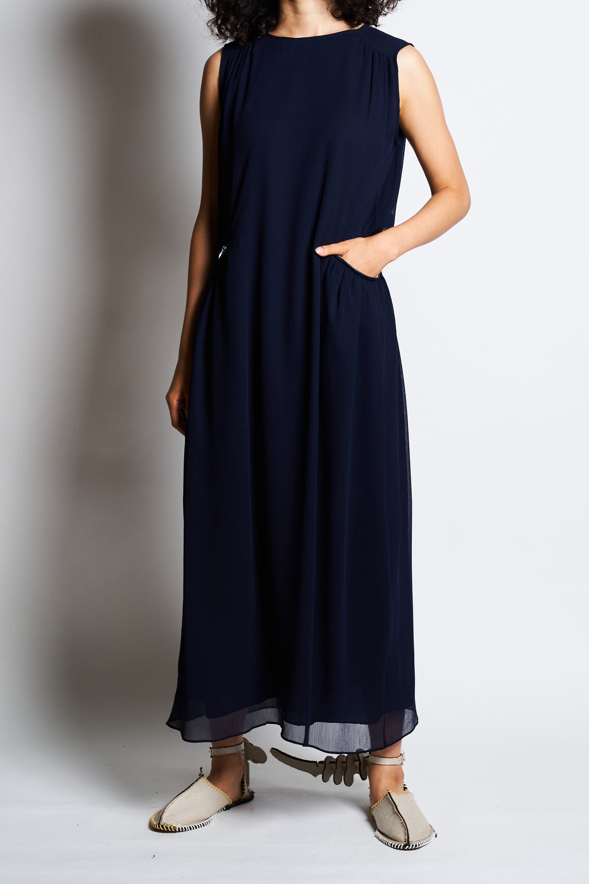 Gather pocket crape dress